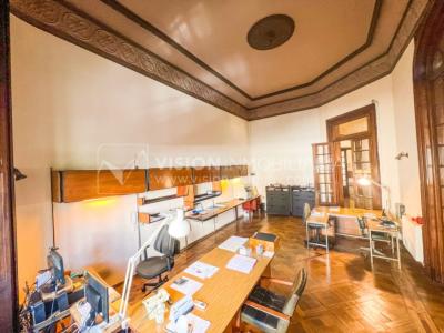 Venta de Palacete: Mansión señorial de 1913 de 690 m2 interiores y 224 de terrazas; 4 plantas, una reciclada inmaculada de gran nivel, completamente Amueblada. Ciudad Vieja. Inversión: U$ 400.000 dólares