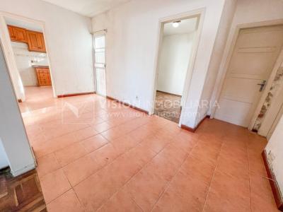 Casa en Venta de 3 Dormitorios, 2 Baños, Garaje, Jardín y Patio. 130 m2 construidos en Propiedad Horizontal -padrón de 290 m2-, en Malvín Sur a 50 mts. de Plaza Italia. U$ 220.000