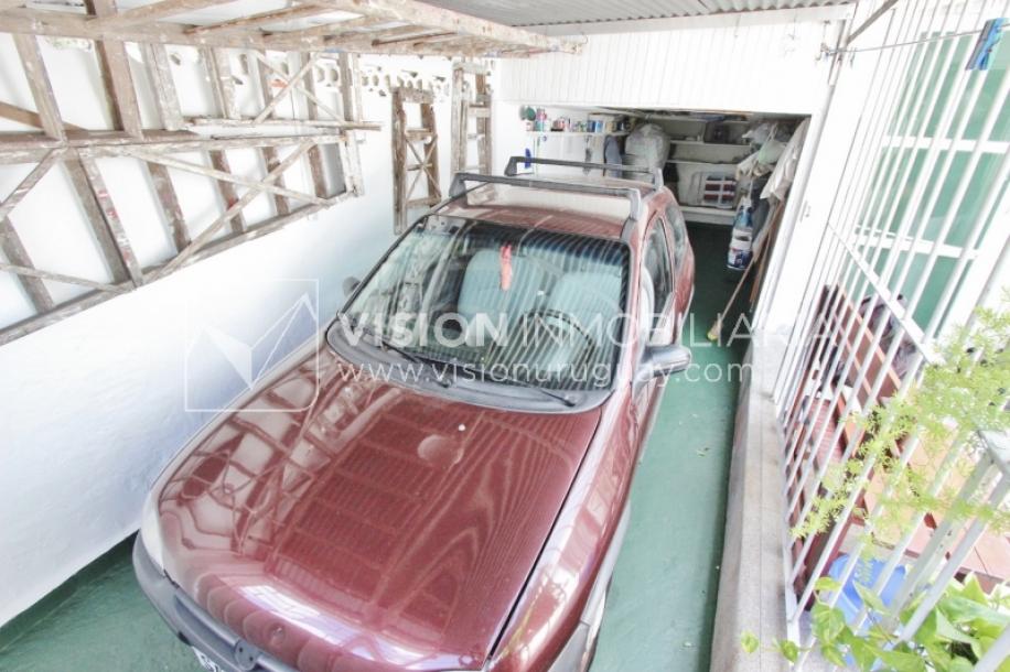 Casa impecable en La Teja, 3 dorm y 1 baño, barbacoa, garaje p/ 2 autos-36