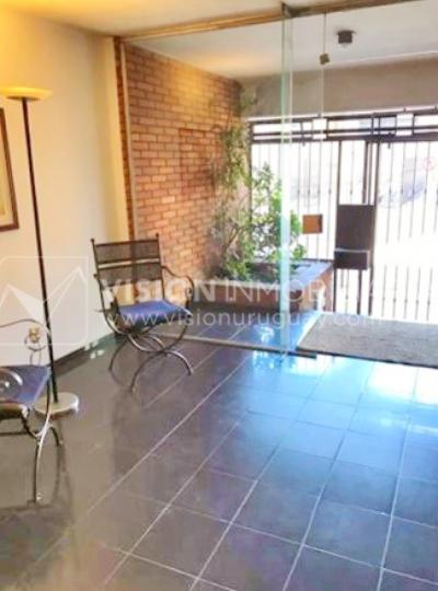 Monoambiente para Inversión frente a Tres Cruces Terminal y Shopping, Piso 4. Renta $13.000 pesos - INVIERTA U$ 73.500 dólares.