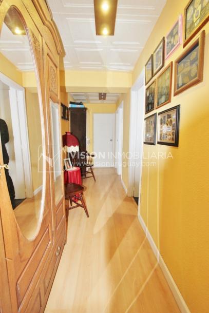 Apartamento con Renta al frente sobre Av. 8 de Octubre casi Propios, en 5to Piso, 3 dormitorios y 1 baño, impecable-22