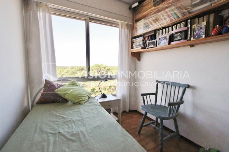 Apartamento en piso alto, 2 dorm. y servicio, muy amplios ambientes 118m2 con amenities y gran confort.-59
