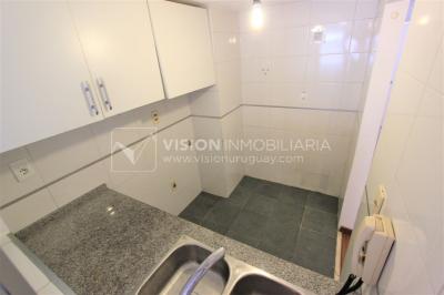 Apartamento al Frente de 1 Dormitorio y 1 Baño, impecable, Pocitos
