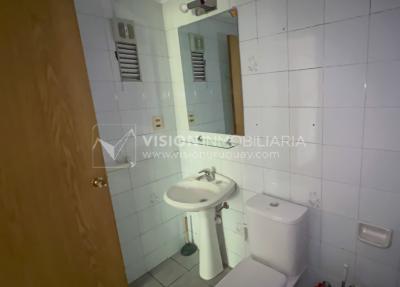 Apartamento con Renta en Venta al frente 2 Dormitorios 2 Baños, La Blanqueada, Av. 8 de Octubre, en Piso 3. Semiequipado. Amenities: 3 Parrilleros, gran Patio Juegos para Niños. Portería y Vigilancia
