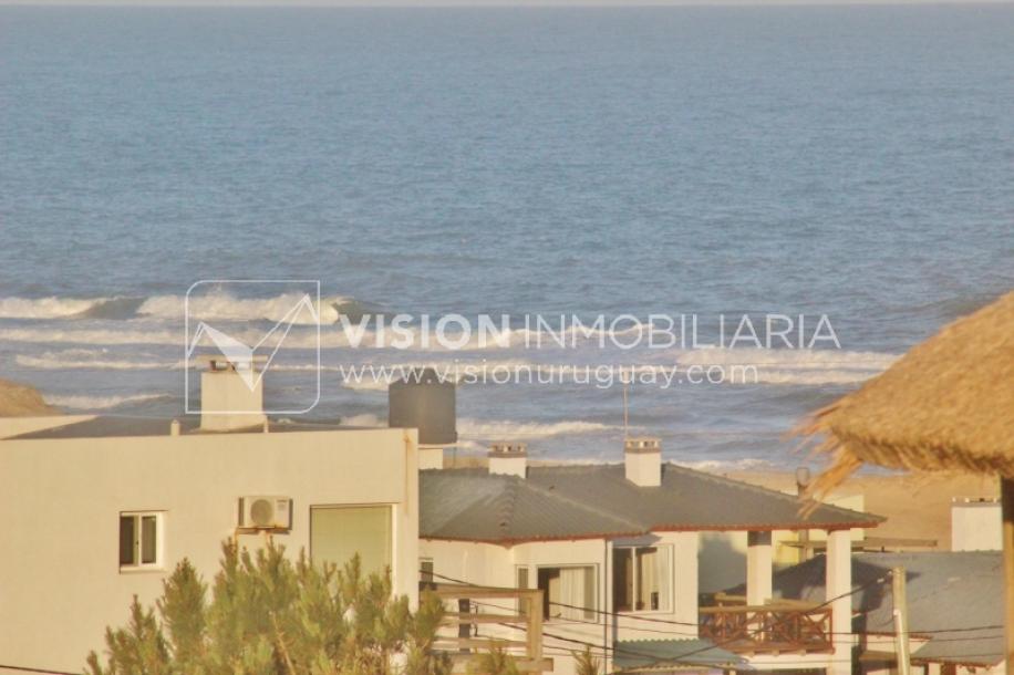 Espectacular Casa en Punta del Diablo a pasos del mar; piscina climatizada, barbacoa, chillout.-33