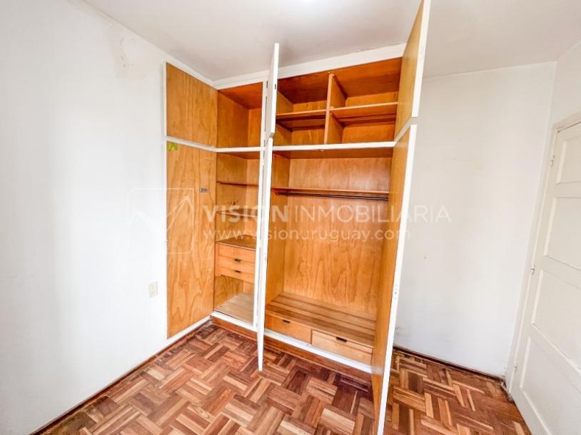 Casa en Venta de 3 Dormitorios, 2 Baños, Garaje, Jardín y Patio. 130 m2 construidos en Propiedad Horizontal -padrón de 290 m2-, en Malvín Sur a 50 mts. de Plaza Italia. U$ 220.000-71
