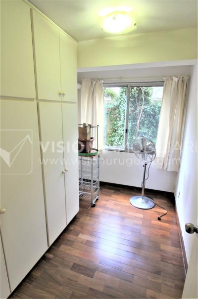 Alquile U$S 3.900 /mes - Distinguido Apartamento en Carrasco de 234 m2, 4 Dormitorios más Servicio, 2 Garajes.