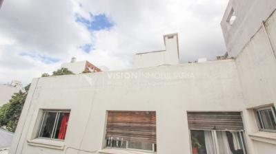 Apartamento en Pocitos, 2 dormitorios y 1 baño, Al Frente, 400 mts de Rambla, con Estufa a Leña y con Balcón - U$ 175.000