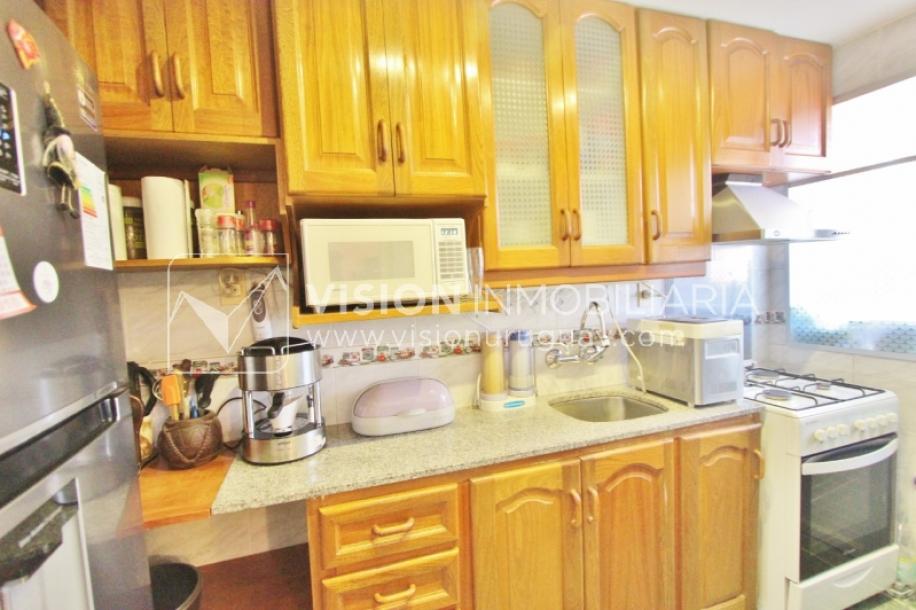 Apartamento con Renta al frente sobre Av. 8 de Octubre casi Propios, en 5to Piso, 3 dormitorios y 1 baño, impecable-12