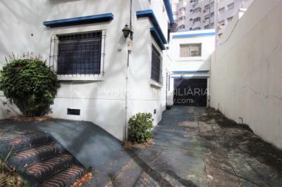 Padrón único de 641m2 en Pocitos con Casa de 13 ambientes, 302m2 construidos.