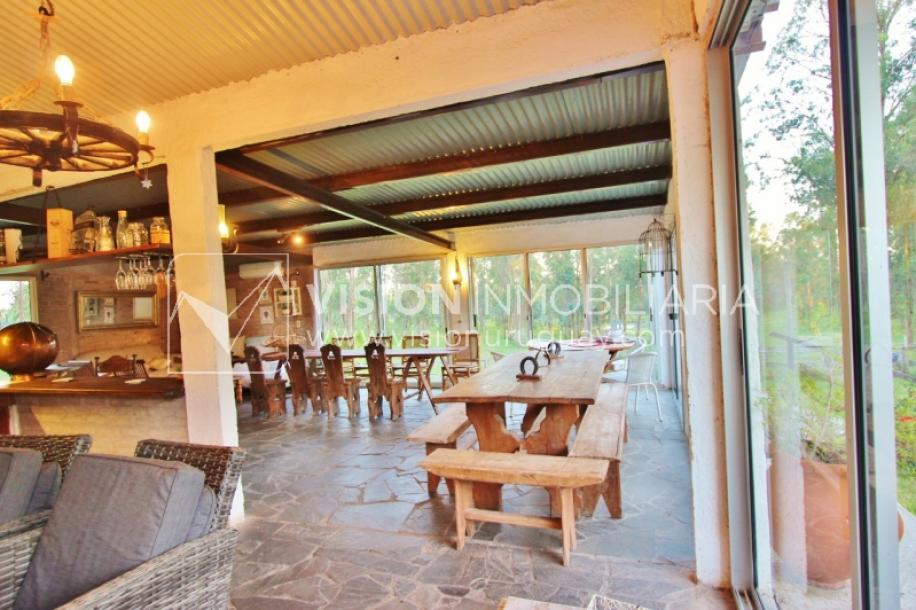 Chacra de 15 hás con el confort de hermosa casa reciclada, barbacoa y piscina climatizada.-71