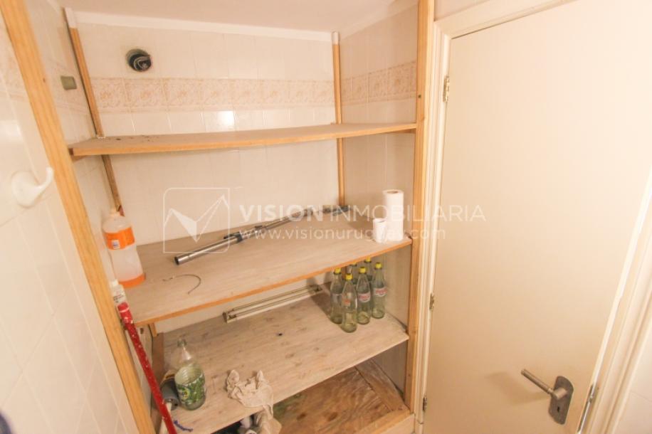 Alquiler de Oficina doble 5to Piso al Frente, 60m2 dos entradas dos baños, Pza Independencia esq Juncal Centro Ciudad Vieja-6