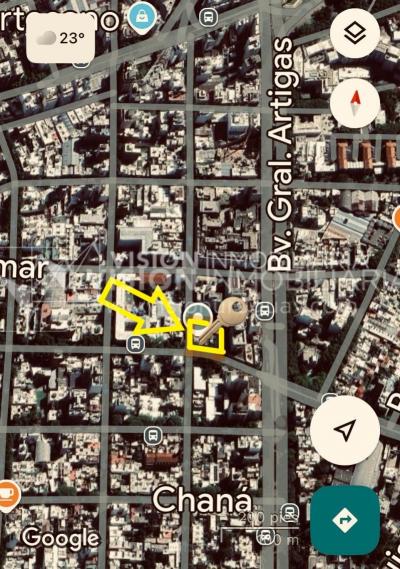 Oportunidad Alquiler de Local Comercial en la Esquina de Av Gral Rivera y Mario Cassinoni casi Bvar Artigas. $100.000 pesos mensuales, sin GC. Son 95 m2, Planta Baja.