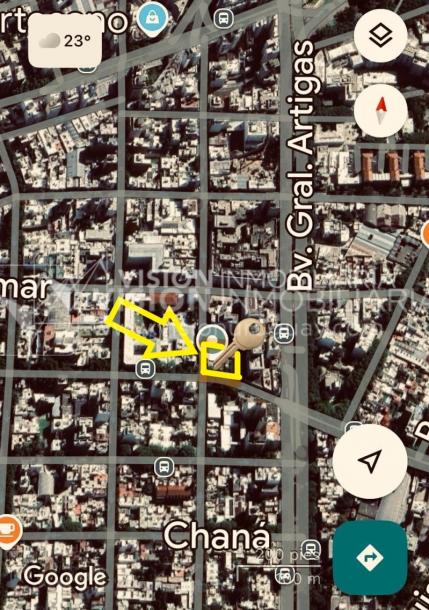 Oportunidad Alquiler de Local Comercial en la Esquina de Av Gral Rivera y Mario Cassinoni casi Bvar Artigas. $100.000 pesos mensuales, sin GC. Son 95 m2, Planta Baja.-43