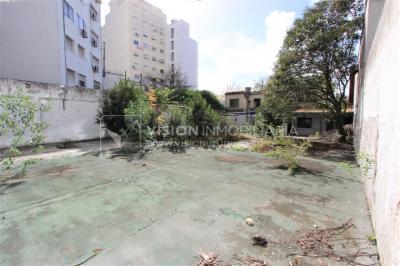 Padrón único de 641m2 en Pocitos con Casa de 13 ambientes, 302m2 construidos.