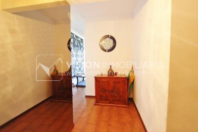 Apartamento en piso alto, 2 dorm. y servicio, muy amplios ambientes 118m2 con amenities y gran confort.