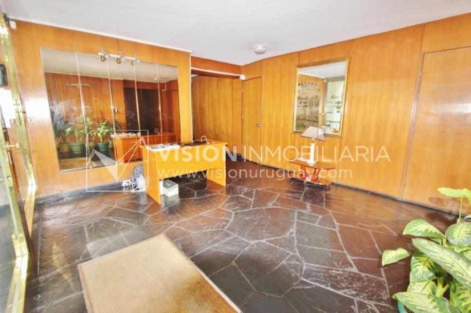 Apartamento con Renta al frente sobre Av. 8 de Octubre casi Propios, en 5to Piso, 3 dormitorios y 1 baño, impecable-44