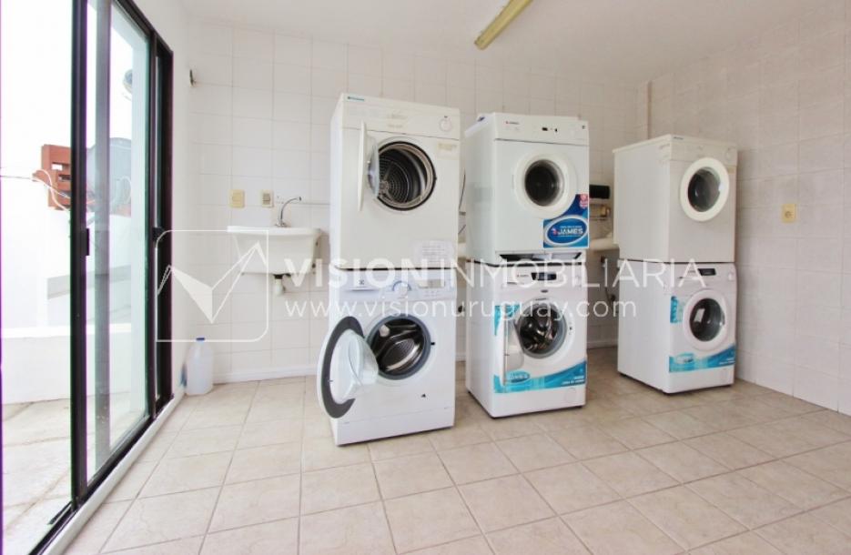 Apartamento-Monoambiente equipado, 25 m2, frente al Punta Carretas Shopping.-23