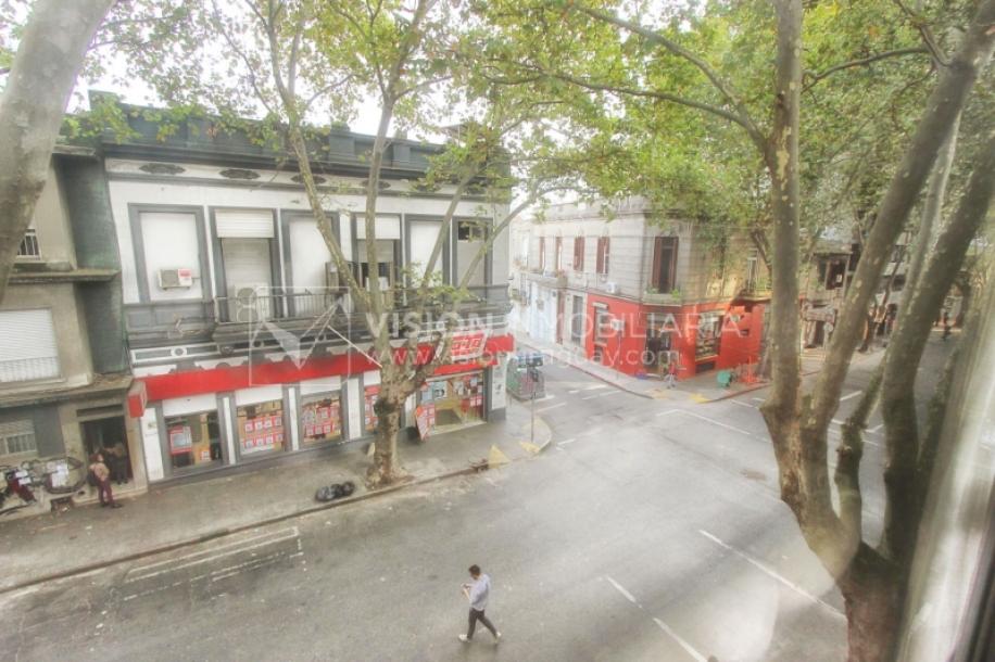 Apto. con Renta, 2 Dorm y 2 Baños, 63 m2, Cordón Sur, 2do Piso por Escalera, Parrillero compartido-3