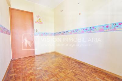 Excelente Apartamento en Pocitos, Pagola casi Rambla; 3 dormitorios y 2 baños, cocina definida. Con Garaje.