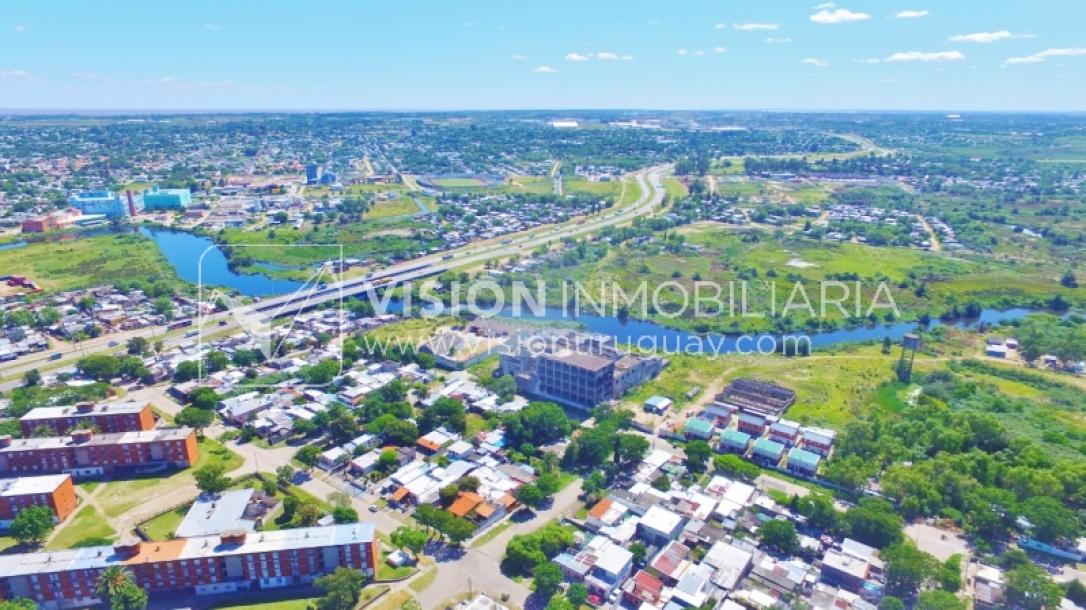 Casa impecable en La Teja, 3 dorm y 1 baño, barbacoa, garaje p/ 2 autos-48