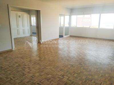 Apartamento en Rambla Piso alto al Puertito del Buceo 3 dorm + Servicio, 180 m2; Alquiler U$S 2.250 / GC $31.000