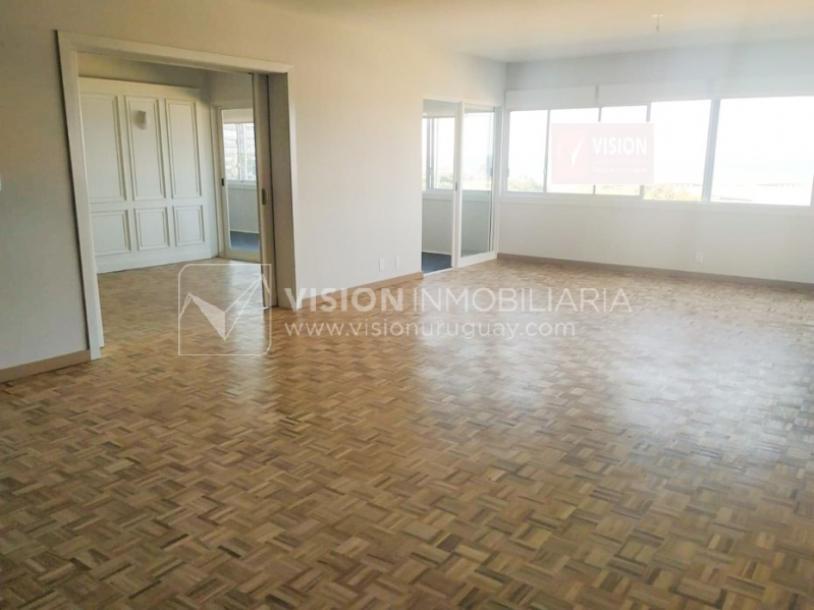 Apartamento en Rambla Piso alto al Puertito del Buceo 3 dorm + Servicio, 180 m2; Alquiler U$S 2.250 / GC $31.000-10