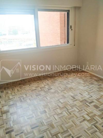 Apartamento en Rambla Piso alto al Puertito del Buceo 3 dorm + Servicio, 180 m2; Alquiler U$S 2.250 / GC $31.000