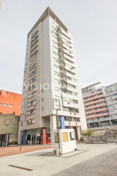 Tres Cruces Apto 1 Dorm, Piso 15 - vistas, Balcón y Terraza Lav, 43 m2.-54