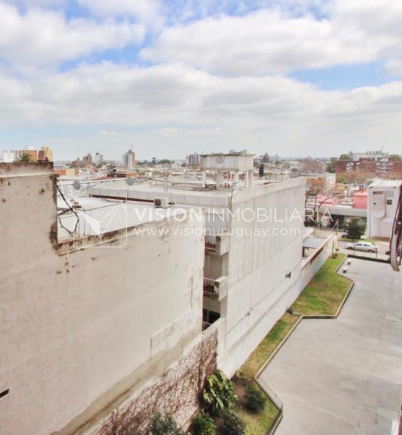 Apartamento con Renta al frente sobre Av. 8 de Octubre casi Propios, en 5to Piso, 3 dormitorios y 1 baño, impecable-32