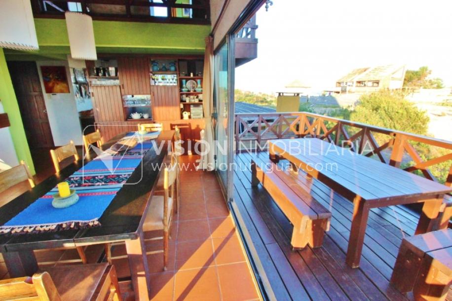 Espectacular Casa en Punta del Diablo a pasos del mar; piscina climatizada, barbacoa, chillout.-32