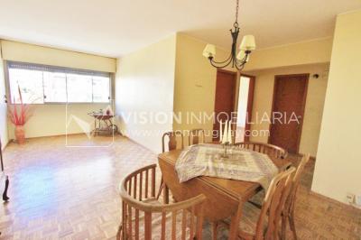 Excelente Apartamento en Pocitos, Pagola casi Rambla; 3 dormitorios y 2 baños, cocina definida. Con Garaje.