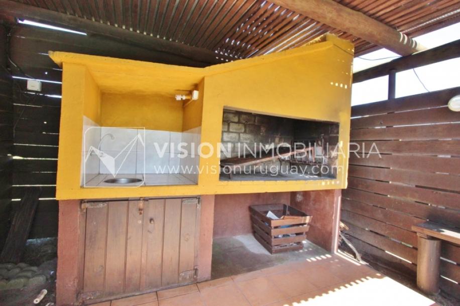 Espectacular Casa en Punta del Diablo a pasos del mar; piscina climatizada, barbacoa, chillout.-78