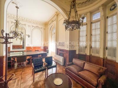 Venta de Palacete: Mansión señorial de 1913 de 690 m2 interiores y 224 de terrazas; 4 plantas, una reciclada inmaculada de gran nivel, completamente Amueblada. Ciudad Vieja. Inversión: U$ 400.000 dólares