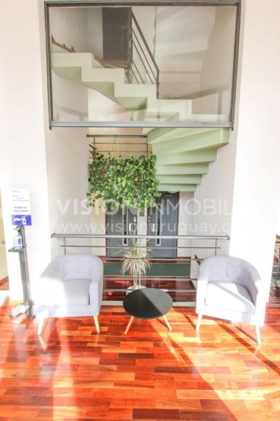 Tres Cruces Apto 1 Dorm, Piso 15 - vistas, Balcón y Terraza Lav, 43 m2.-43