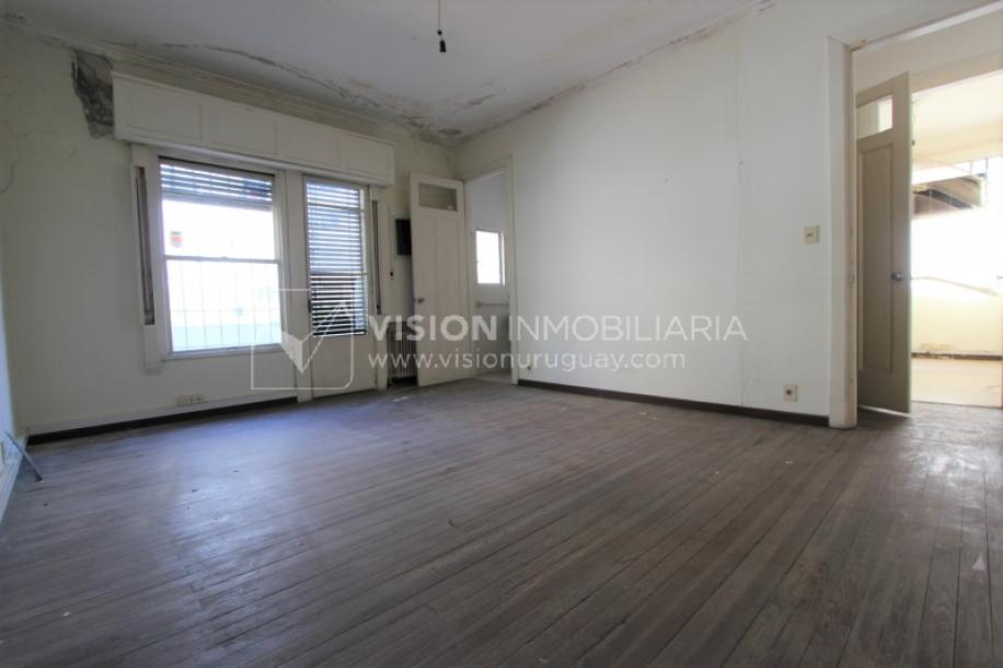 Padrón único de 641m2 en Pocitos con Casa de 13 ambientes, 302m2 construidos.-58