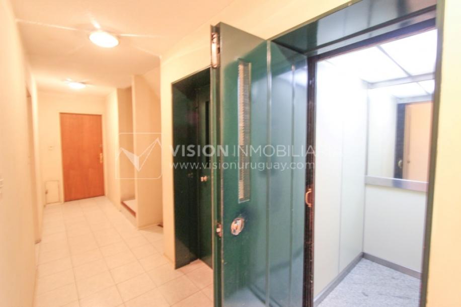 Apto. 1 Dorm. divino punto en Pocitos, a 200m de Rambla, 34m2. Alquiler $26.000 / GC $3500-24