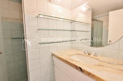 Alquila Apto. de 200m2 sobre el Parque Villa Biarritz, 3 dorm+servicio, garaje