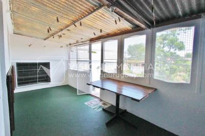 Casa impecable en La Teja, 3 dorm y 1 baño, barbacoa, garaje p/ 2 autos