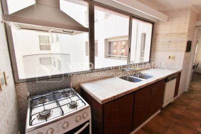 Alquila Apto. de 200m2 sobre el Parque Villa Biarritz, 3 dorm+servicio, garaje