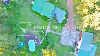 Chacra de 15 hás con el confort de hermosa casa reciclada, barbacoa y piscina climatizada.