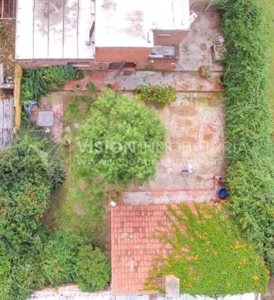 Casa moderna 2 dorm, 2 baños, 409 m2 terreno y 157m2 construidos, Fortin de Santa Rosa, con buen fondo y barbacoa, Garaje.