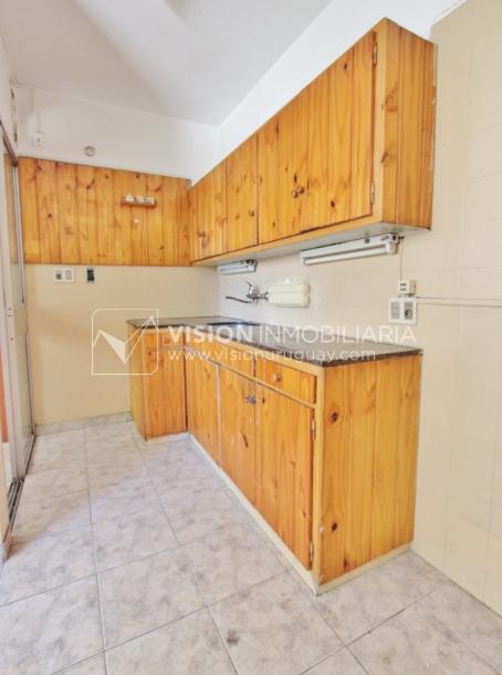 Excelente Apartamento en Pocitos, Pagola casi Rambla; 3 dormitorios y 2 baños, cocina definida. Con Garaje.-37