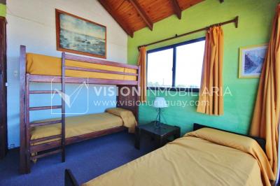 Espectacular Casa en Punta del Diablo a pasos del mar; piscina climatizada, barbacoa, chillout.