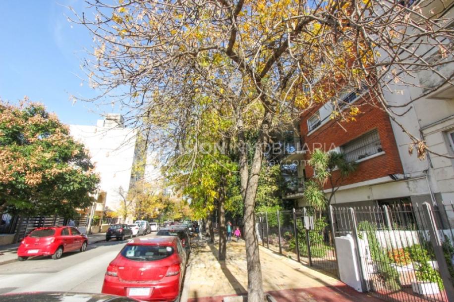 Apartamento en Pocitos, 2 dormitorios y 1 baño, Al Frente, 400 mts de Rambla, con Estufa a Leña y con Balcón - U$ 175.000-45