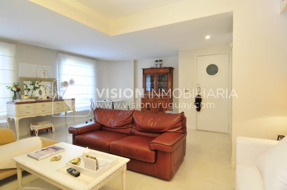 Apto. VIP sobre Rbla. 140 m2 con 3 dorm, 3 baños, cochera 2 automóviles-0