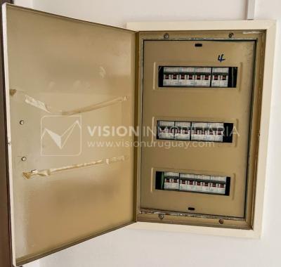 Apartamento con Renta en Venta al frente 2 Dormitorios 2 Baños, La Blanqueada, Av. 8 de Octubre, en Piso 3. Semiequipado. Amenities: 3 Parrilleros, gran Patio Juegos para Niños. Portería y Vigilancia