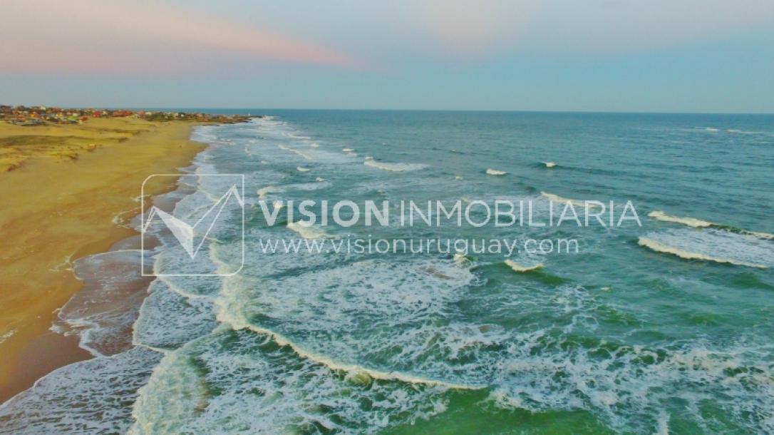 Espectacular Casa en Punta del Diablo a pasos del mar; piscina climatizada, barbacoa, chillout.-112