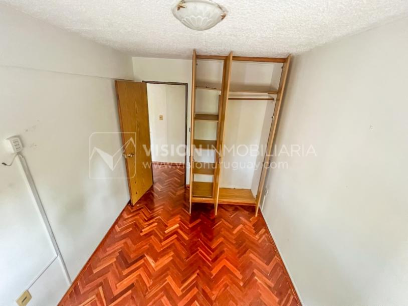 Apartamento con Renta en Venta al frente 2 Dormitorios 2 Baños, La Blanqueada, Av. 8 de Octubre, en Piso 3. Semiequipado. Amenities: 3 Parrilleros, gran Patio Juegos para Niños. Portería y Vigilancia-53