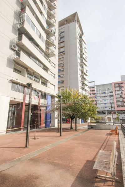 Tres Cruces Apto 1 Dorm, Piso 15 - vistas, Balcón y Terraza Lav, 43 m2.